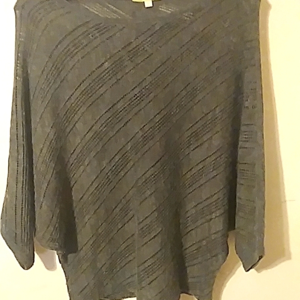 🌟Gianni Bini small grey thin pullover knit poncho - Picture 2 of 2